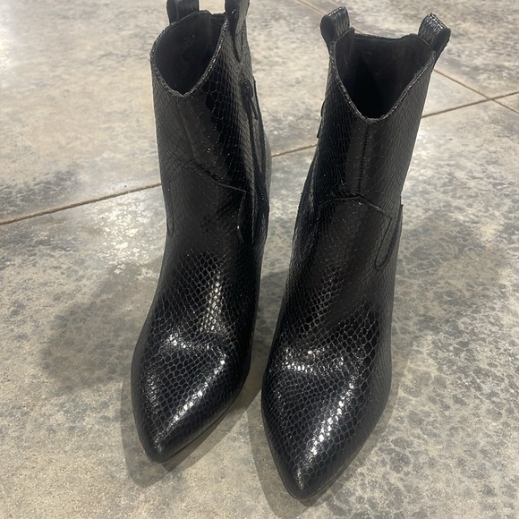 YARELIS- SZ 8.5 Cowboy Faux Snake print Sexy Stiletto Heel - Picture 2 of 9